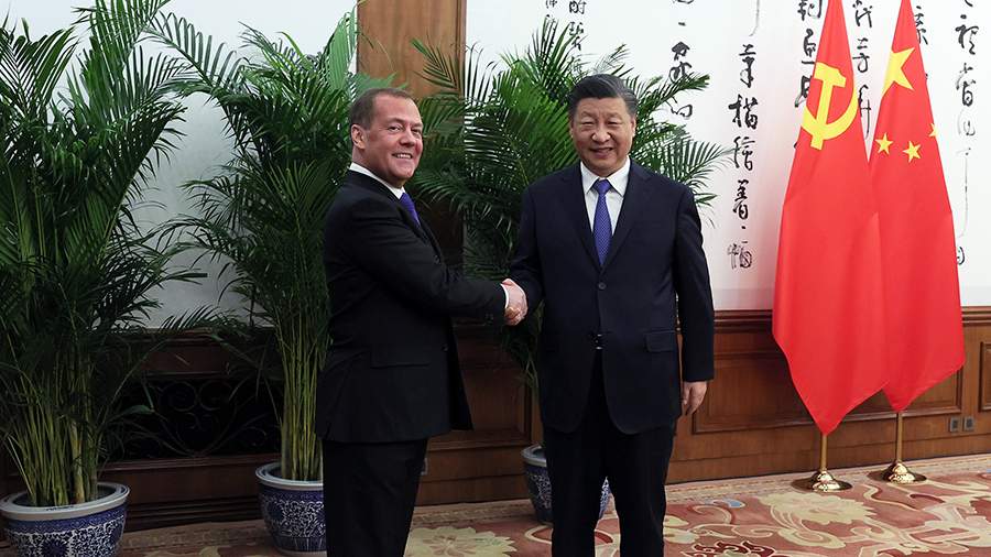 Эксперт назвал возможные цели встречи Медведева с Си Цзиньпином