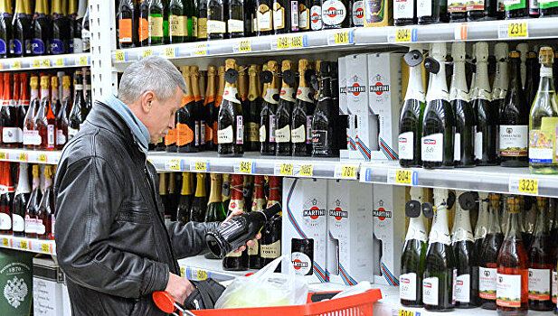 Регуляторы взялись за бутылку. Как в России изменятся цены на алкоголь