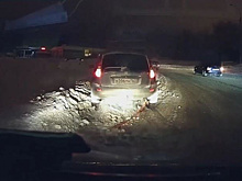 В Тольятти сотрудники ДПС помогли автомобилисту выбраться из сугроба
