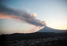 В Мексике начали отменять авиарейсы из-за извержения вулкана
