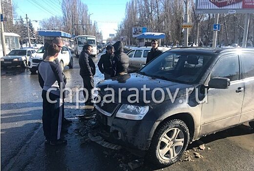 На проспекте 50 лет Октября Suzuki попала в аварию и спровоцировала пробку