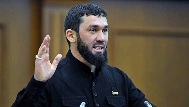 "Ели и спали с оружием": в парламенте Чечни рассказал о борьбе с террором