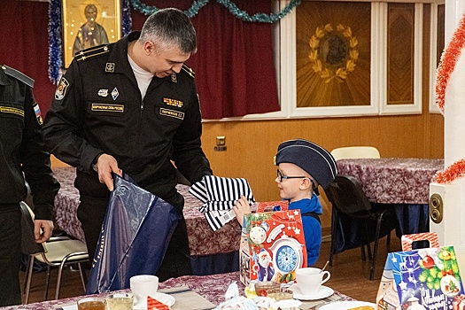 Шестилетний Володя побывал на борту крейсера "Петр Великий"