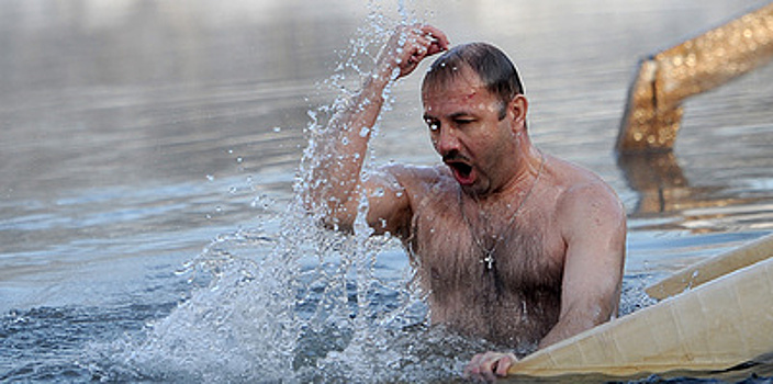 Депздрав предупредил о риске переохладиться в проруби даже в аномально теплую погоду на Крещение