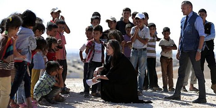 Анджелина Джоли и Криштиану Роналду снимутся в турецком сериале про беженцев
