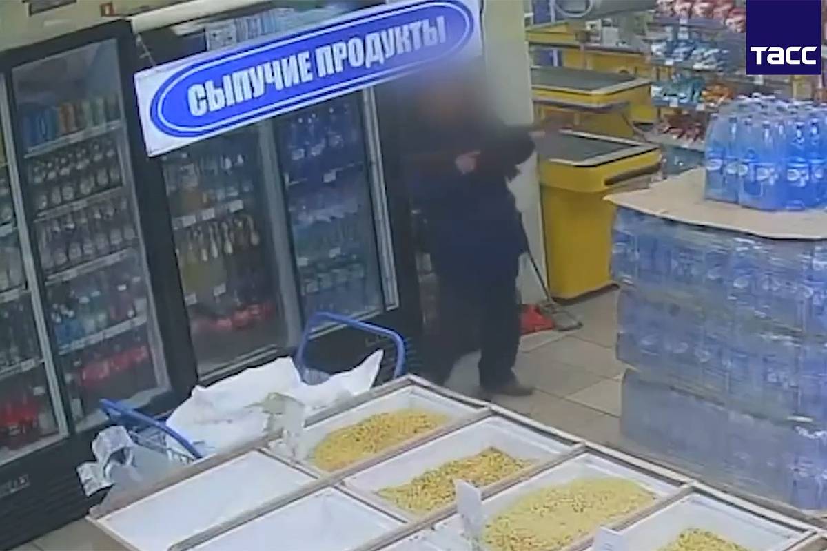 Открывшего беспорядочный огонь в супермаркете Донецка обезвредили