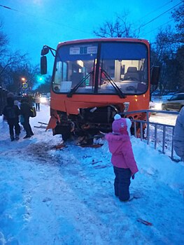 Двум нижегородкам проломило головы в маршрутке во время ДТП