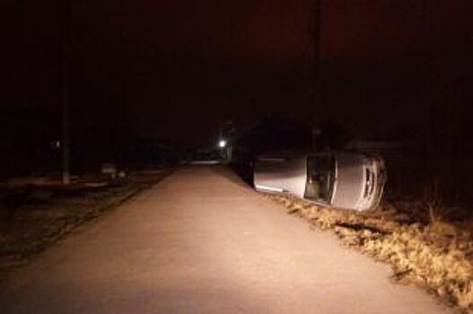 Под Тольятти начинающая автомобилистка врезалась в ЛЭП и перевернулась