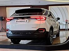Участники ПМЭФ первыми увидят новую Lada X-Cross 5