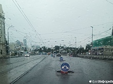 "Шашечки" у цирка: екатеринбургские водители вынуждены лавировать среди ям