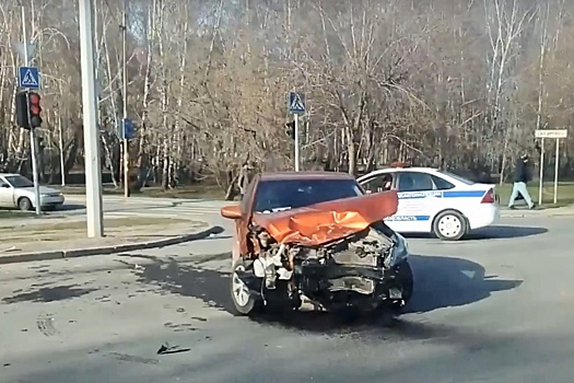 На Дружбы водитель иномарки пострадал в ДТП, которое сам и устроил