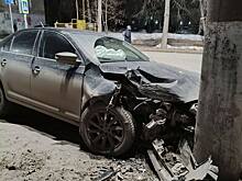 Пьяный водитель «Шкоды» въехал в столб в Ижевске