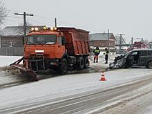 В Кирове водитель «Сузуки» врезался в стоящий «КамАЗ»: один человек госпитализирован