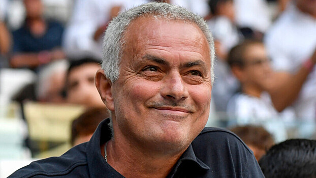 Моуринью с юмором отреагировал на ошибку переводчика, перепутавшего слова «туалет» и «сумерки»