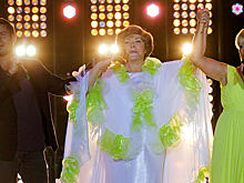 Дочь Пьехи опровергла слухи о том, что близкие бросили певицу