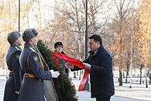 Андрей Воробьев и кадеты возложили цветы к Вечному огню в Москве