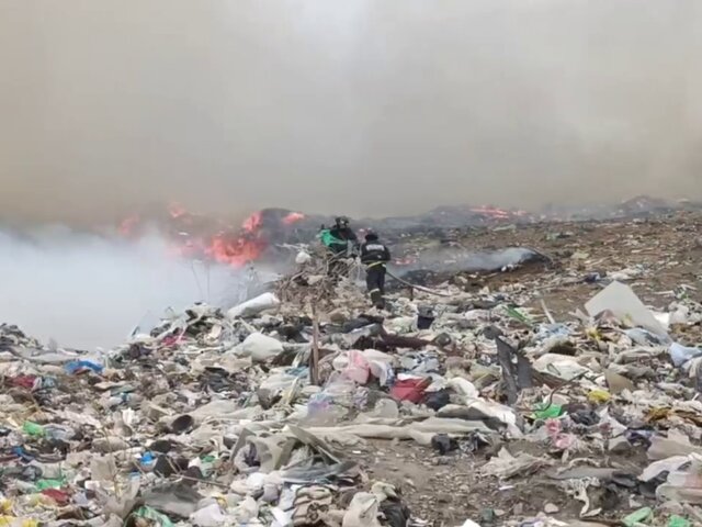 Крупный пожар вспыхнул на полигоне бытовых отходов в Чите