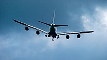 Пассажирский самолет Boeing готовится к экстренной посадке в Сургуте