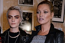 5 миллионов рублей! Лондонская галерея продает перерисованный снимок папарацци с изображением Кары Делевинь и Кейт Мосс