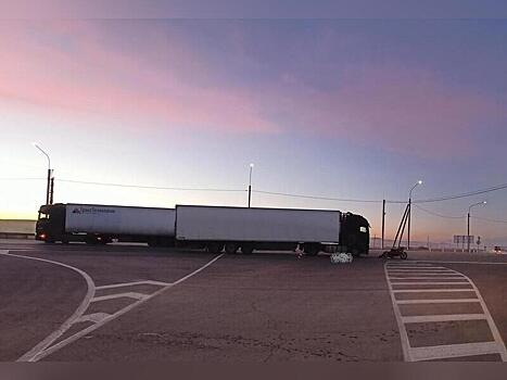 Мотоциклист попал под две фуры в Чернышевском районе Забайкалья