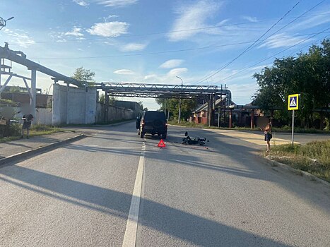 В Оренбурге водитель электроскутера не уступил дорогу и столкнулся с автомобилем «УАЗ»