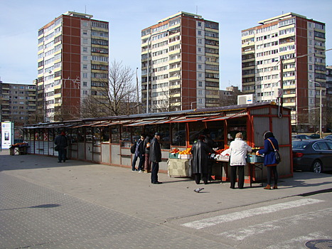 В центре Владивостока снесли нелегальные торговые ларьки