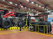 Рязанские аграрии посетили Петербургский тракторный завод