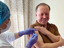 Мэр Нижнекамска сделал повторную прививку от COVID-19