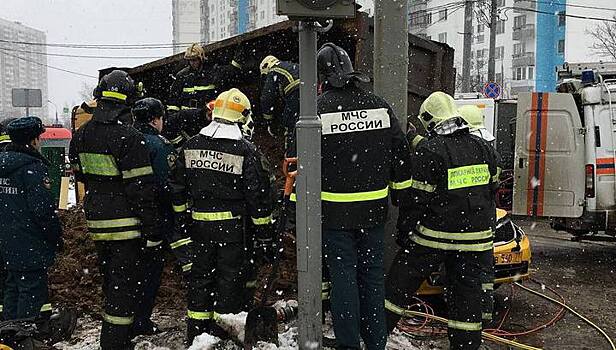 Смертельное ДТП с самосвалом в Ясеневе попало на видео