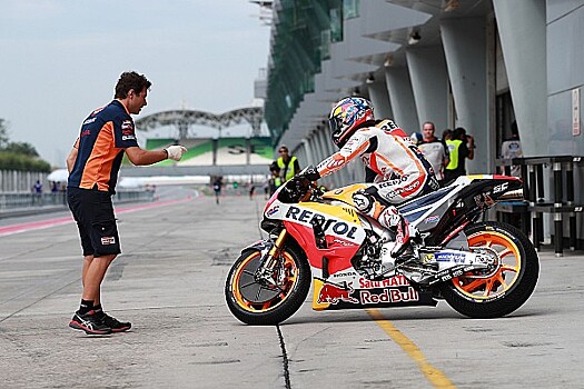 Педроса показал лучшее время в первый день тестов MotoGP, Росси — шестой