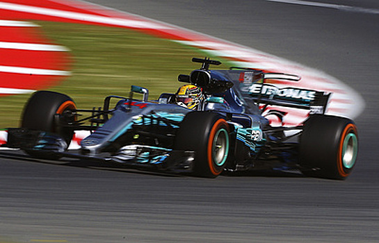 Гонщик "Формулы-1" Хэмилтон стал лучшим во второй практике Гран-при Испании