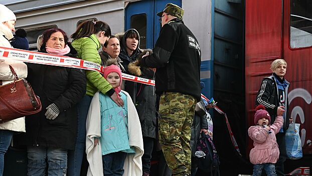 Польша сообщила о приеме почти 800 тысяч беженцев с Украины