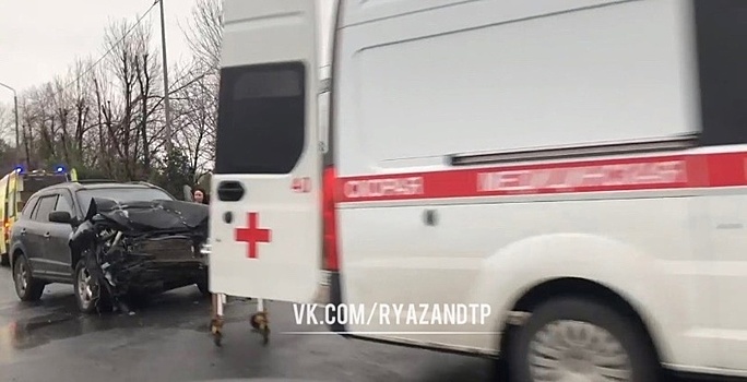 В Рязани кроссовер разбился в ДТП на Ряжском шоссе