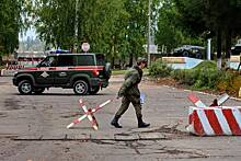 Неизвестный принес боеприпас на КПП российского военного городка
