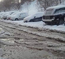 Потоп на Лескова: двор многоэтажки затопило горячей водой из колодца