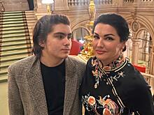 Анна Нетребко показала фото со своим повзрослевшим особенным сыном