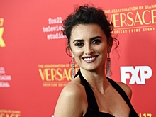 Постройневшая Пенелопа Крус похвасталась декольте