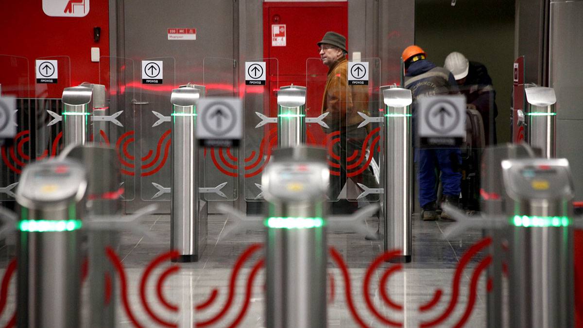 Пьяный пассажир избил охранника московского метро после ссоры с возлюбленной