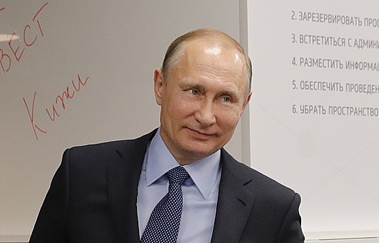 Путин ознакомился с роботом "Русланом"