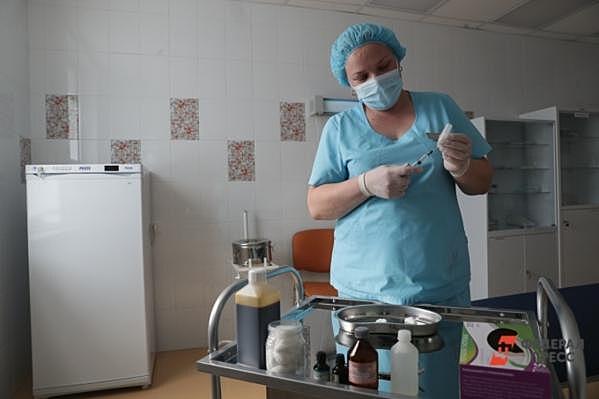 Тюменские поликлиники готовы принять антиковидную вакцину для детей