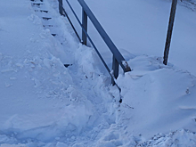 Старушка покалечилась на нечищеной лестнице в Новосибирске