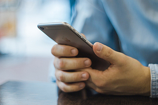 Мужчина приподнял веки спящей бывшей возлюбленной и похитил у нее миллион рублей