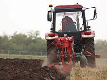 Испанские фермеры седьмой день подряд блокируют на тракторах движение по трассам