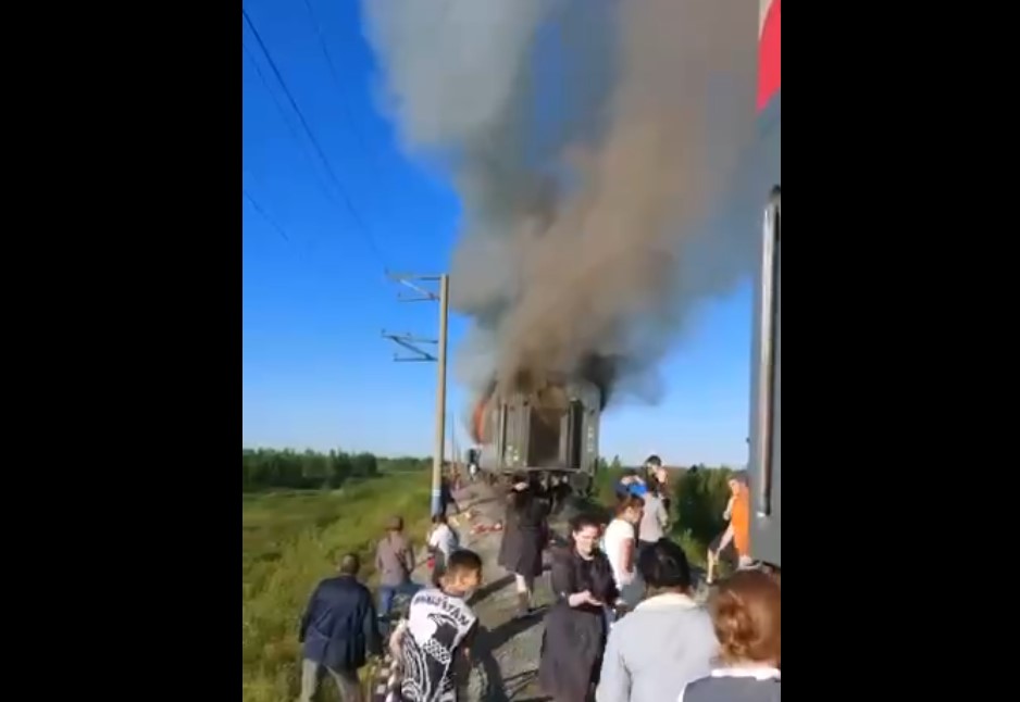 Мужчина ударил двух проводников и поджег поезд Новый Уренгой — Оренбург