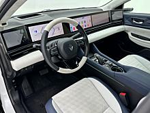 Honda и Dongfeng показали новый седан с пятью экранами в салоне