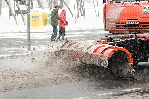 В уборке снега в Подмосковье задействовали свыше 1,2 тысячи единиц спецтехники