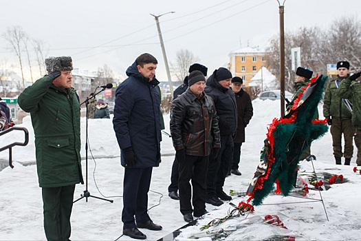 В Златоусте после ремонта открыли памятник погибшим бойцам