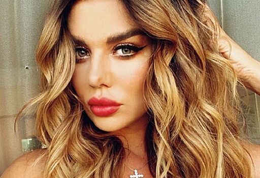 Анна Седокова поразила подписчиков гигантским букетом от тайного поклонника