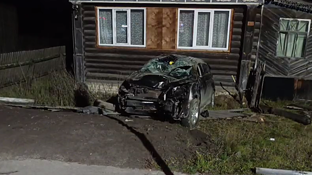 Пьяный водитель на иномарке врезался в сельский дом в Нижегородской области
