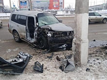 В центре Волгограда автомобиль «Мицубиси» врезался в столб